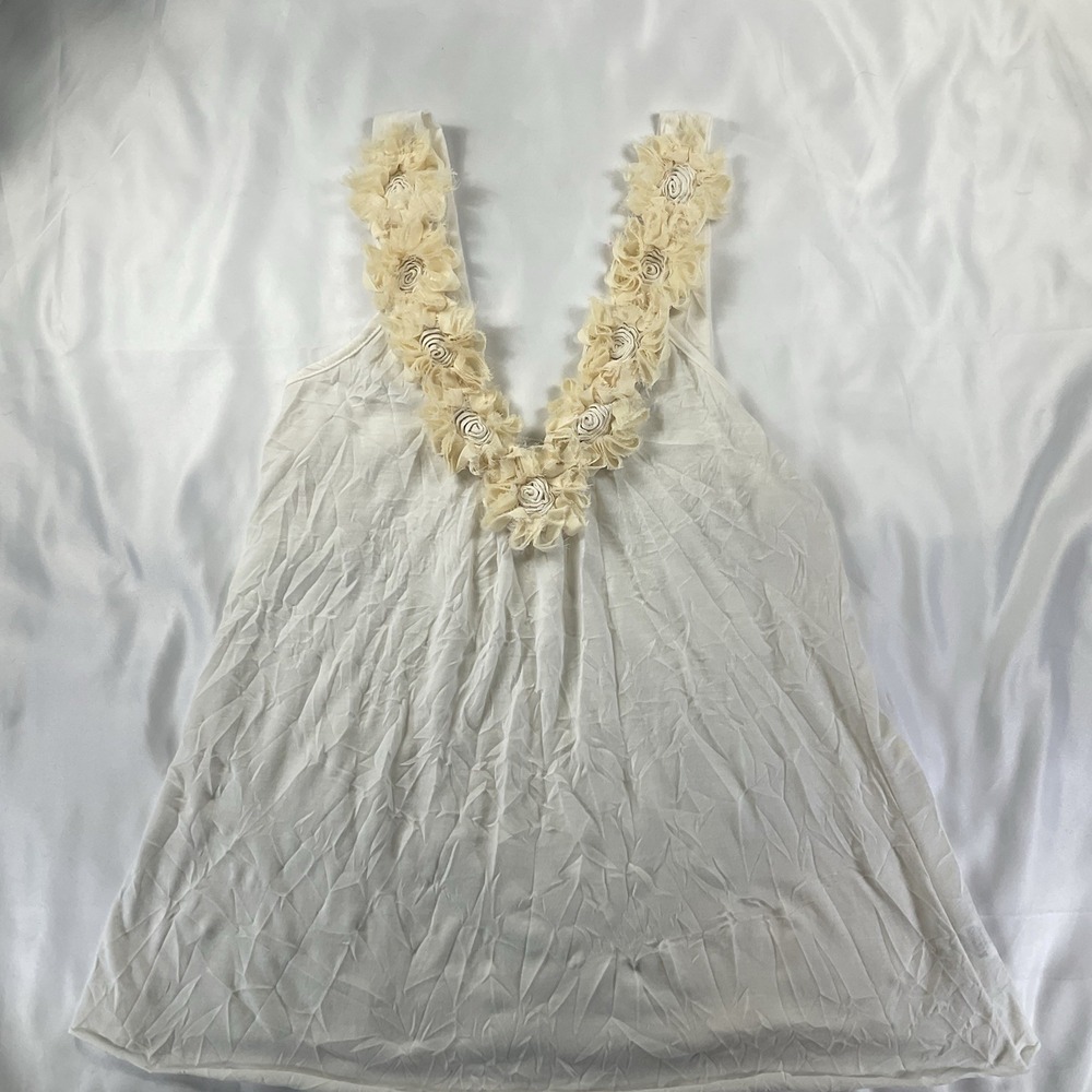 Forever 21 Size M Floral Rosettes Cream Tank Top Shirt V Neck 78